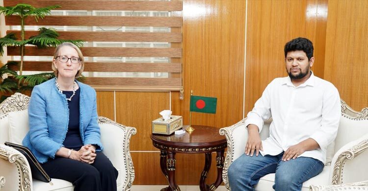 সাংবাদিকদের দায়িত্ব-সুরক্ষা নিয়ে অধ্যাদেশের বিষয় বিবেচনা হচ্ছে: তথ্য উপদেষ্টা